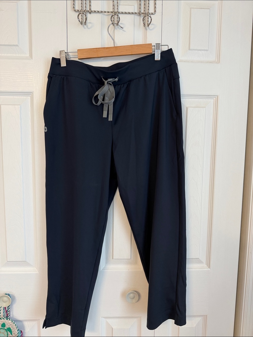 Very good used figs, Tena tapered scrub pant in formx size large petite